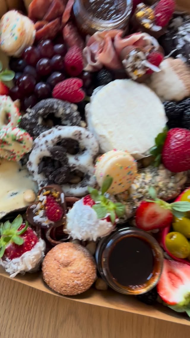Charcuterie box delights #charcuterie #charcuteriebox #charcuterieboardsofinstagram